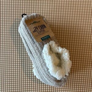 Northeast Outfitters Women's Cozy Cabin
Ribbed Slipper Socks. NWT
